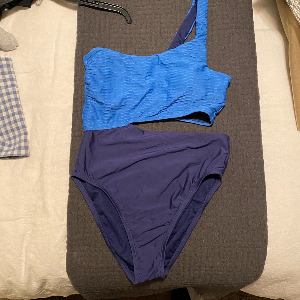 NWT Splendid Cutout Swimsuit - Picture 4 of 5